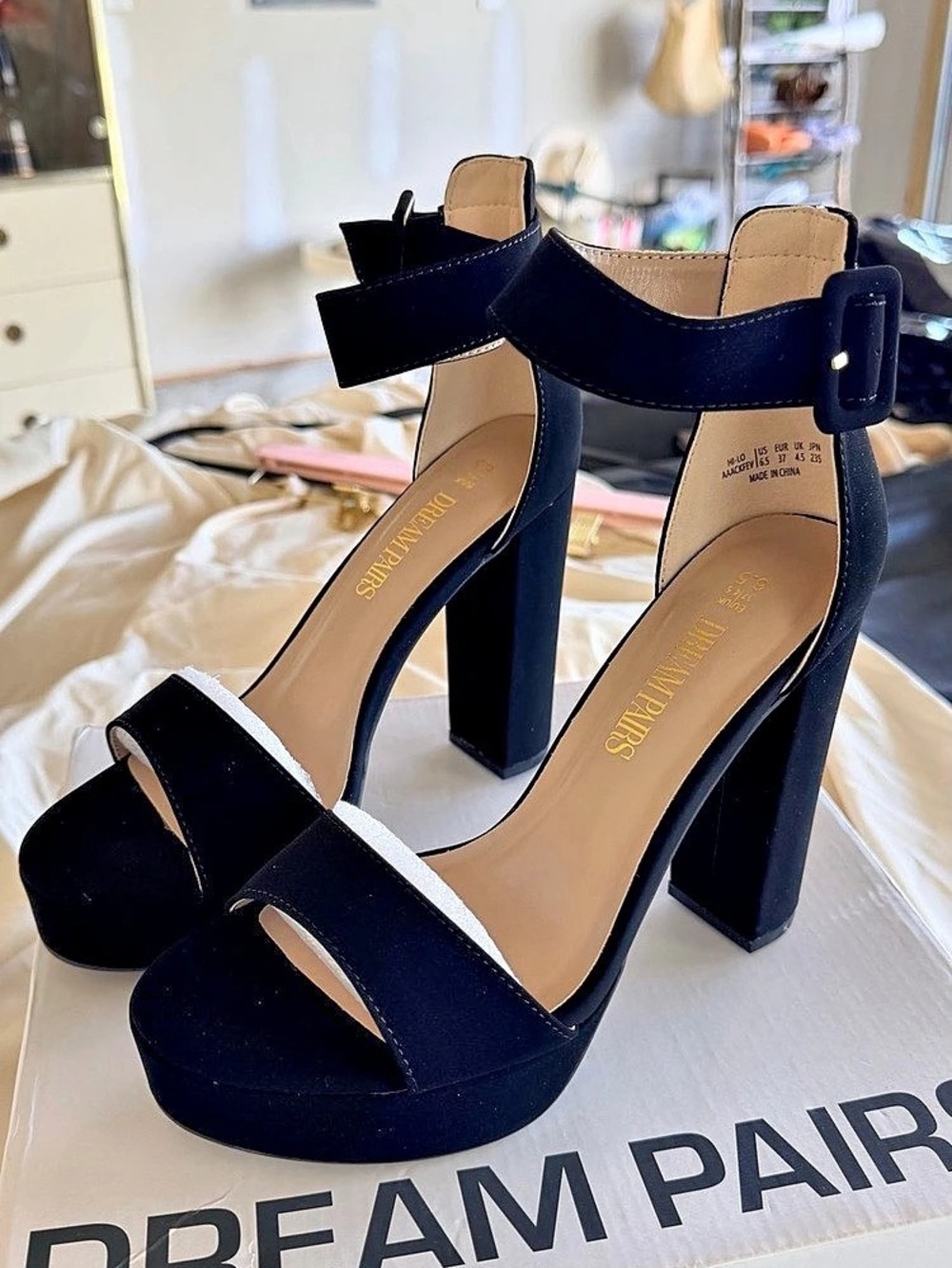 Dream Pairs Black Platform Heels US 6.5 Like New
